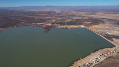 Balmorhea-Lake,-Texas-USA