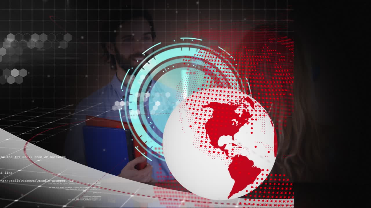 animación de la red global y reloj en el escáner procesamiento de datos sobre el hombre y la mujer hablando en el trabajo