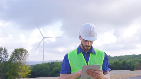 Wind-turbine-maintenance.