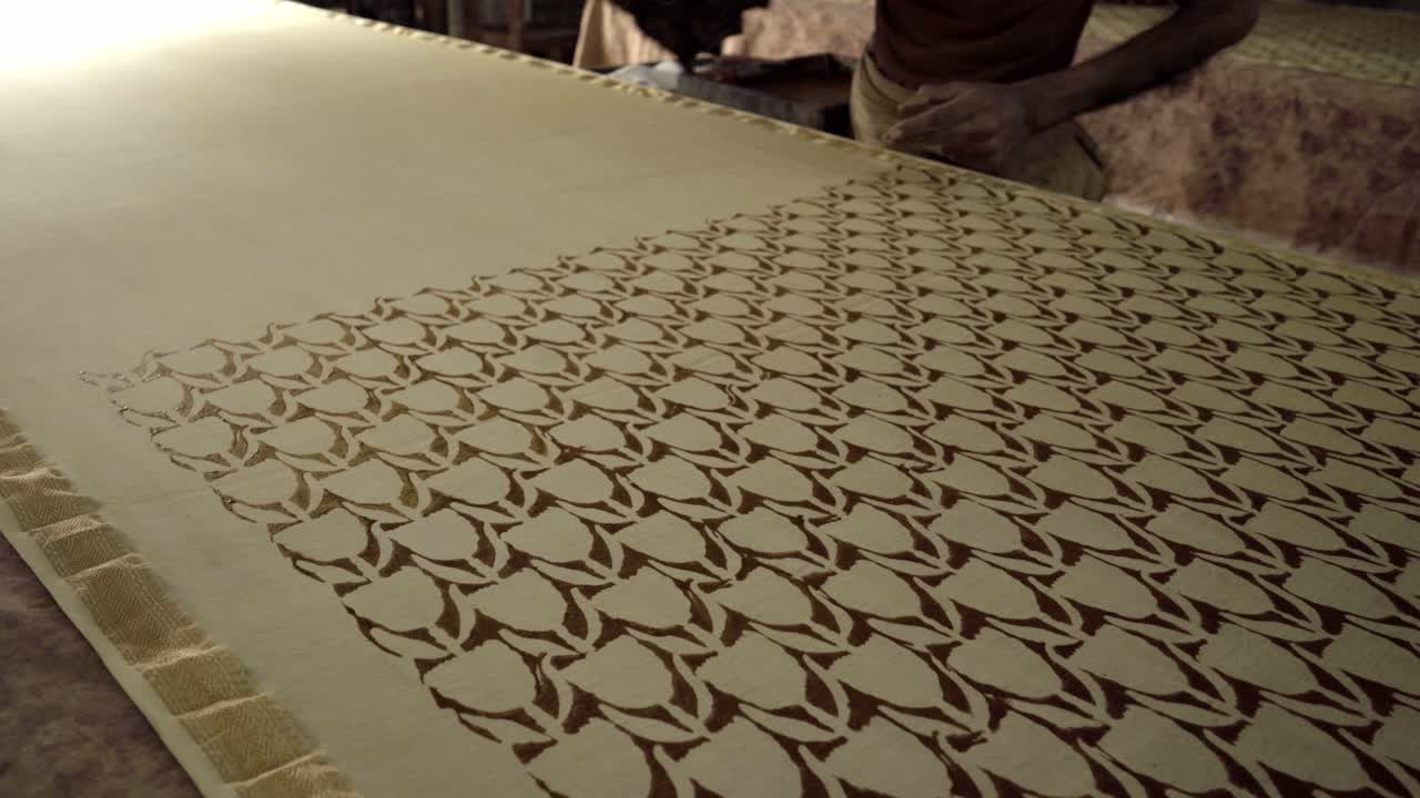 Pamuklu bir sari üzerine el yapımı baskı, Jaipur, Rajasthan