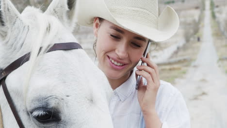 Trae-Tu-Caballo,-Lo-Haremos-Un-Día