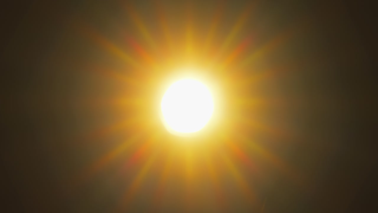 은 카메라 렌즈를 통해 빛나는 광선, 방광 블레이드가 열리는 동안 추상적인 태양 광선 개념 배경 오버레이.