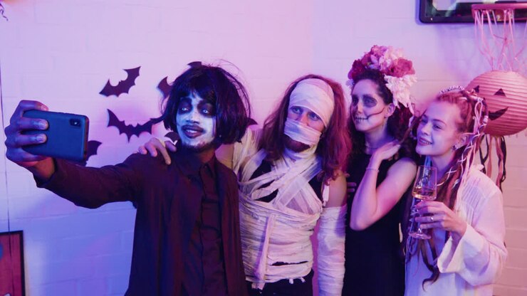 Vrienden op een Halloween feestje
