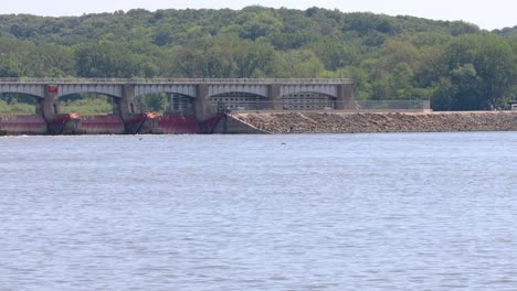 Blick-Auf-Schleuse-Und-Damm-Nr