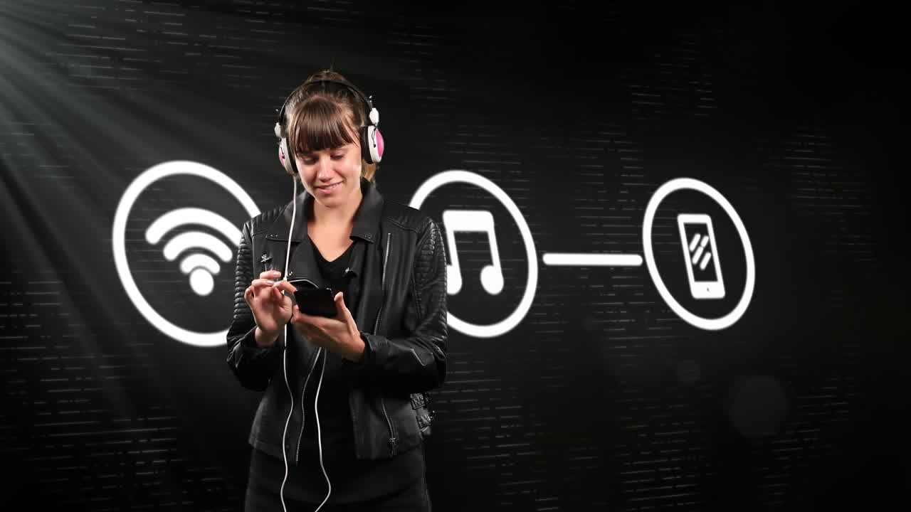 Rete di icone di connessione su donna che indossa le cuffie e usa lo smartphone