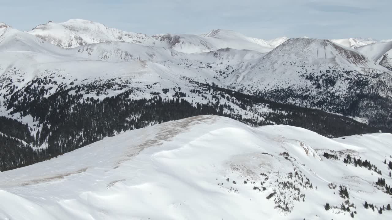 Luftaufnahmen von Berggipfeln vom Loveland Pass, Colorado.