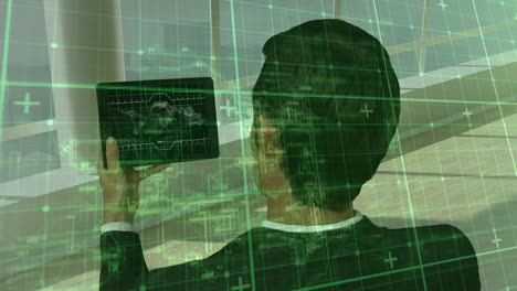 animación del procesamiento de datos sobre un hombre de negocios que usa una tableta