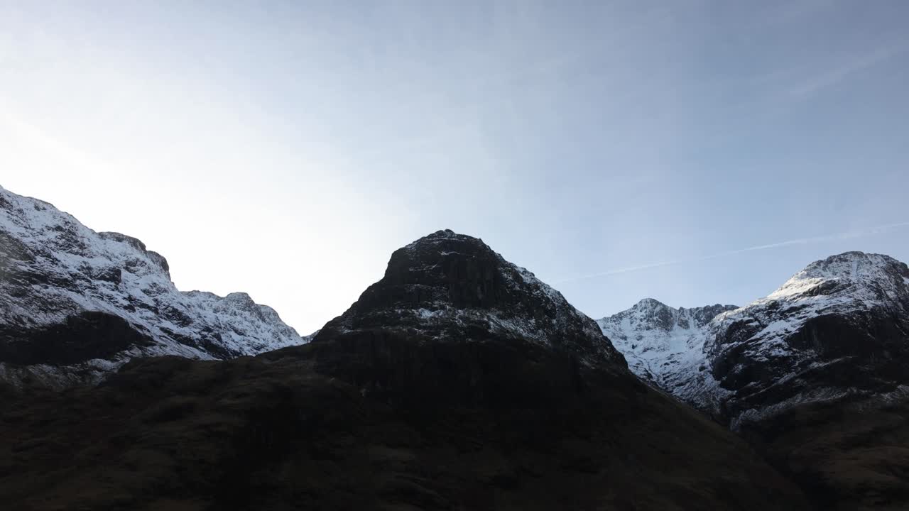 블루버드 날에 글렌코의 아름다운 세 자매를 는 눈의 정적