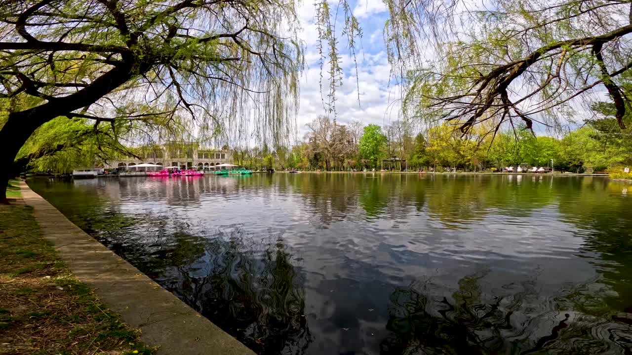 클루이 나포카의 센트럴 파크에서 치오스 호수