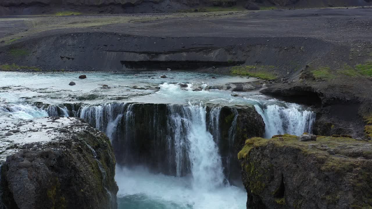 cascada de las cascadas islandesas
