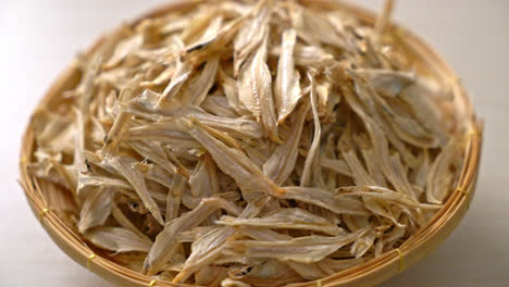 dried small crispy bake fish