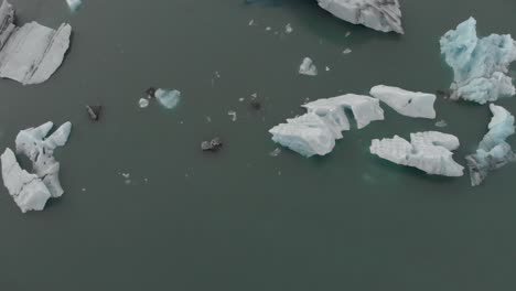 Aerial-Revealing-Shot-of-Icebergs-in-a-Glacial-Lagoon