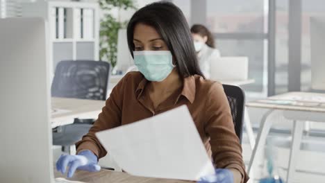 video of women working respecting the safety rules during pandemic