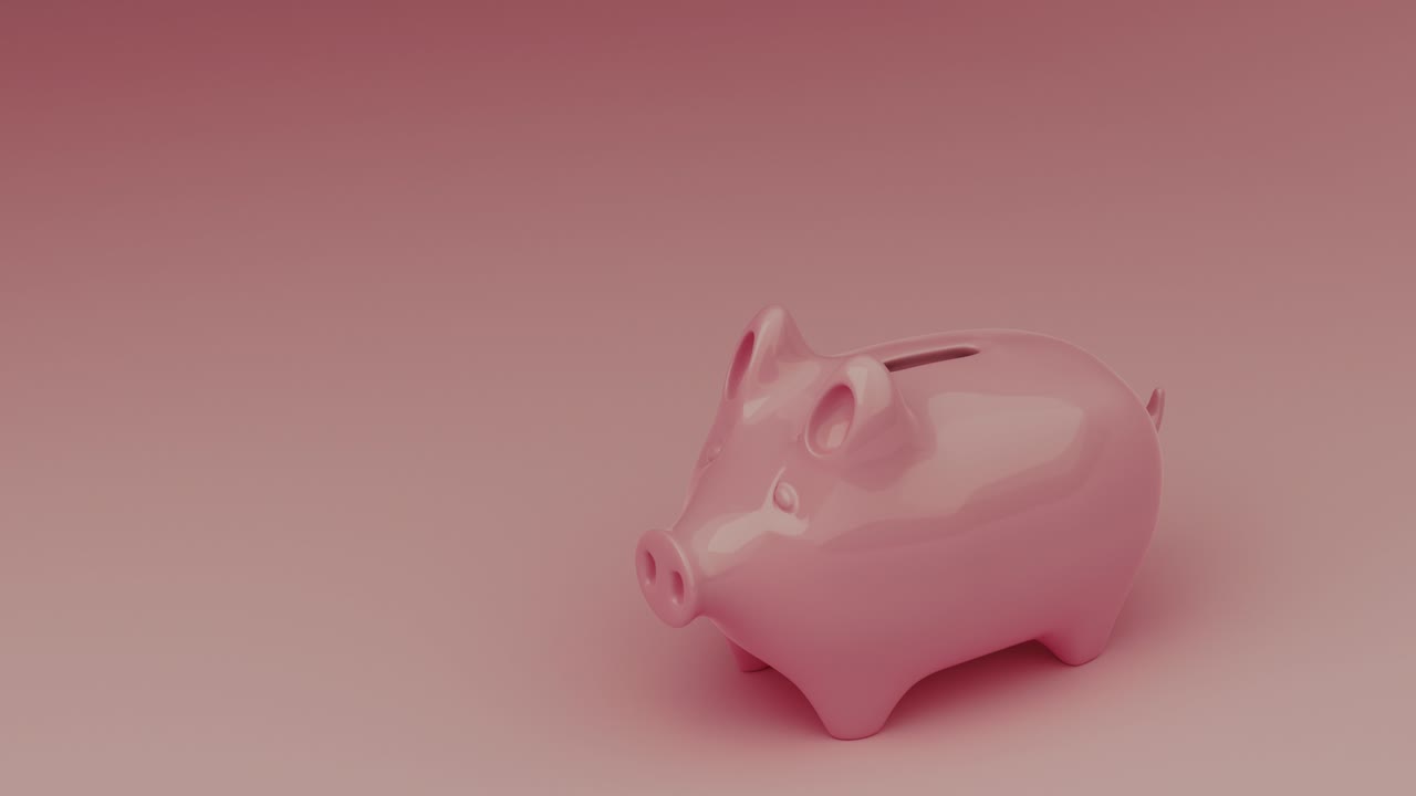 cerdo rosa de espaldas con monedas cayendo desde arriba en fondo rosa con espacio de copia