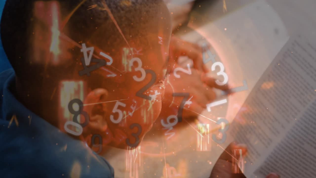 animación de números cambiantes y túnel brillante sobre niños diversos que estudian en la clase en la escuela