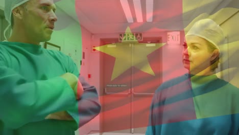 animación de la bandera de camerún sobre los médicos caucásicos hablando