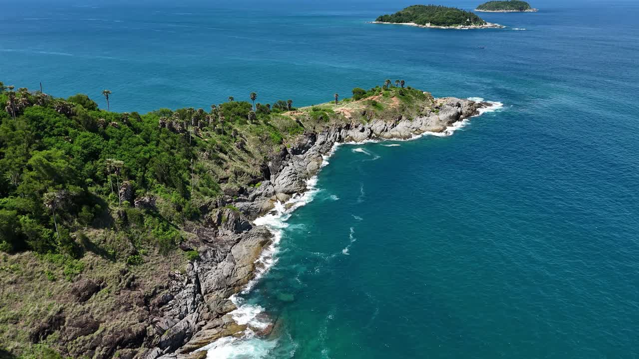 vista aérea de una costa tropical