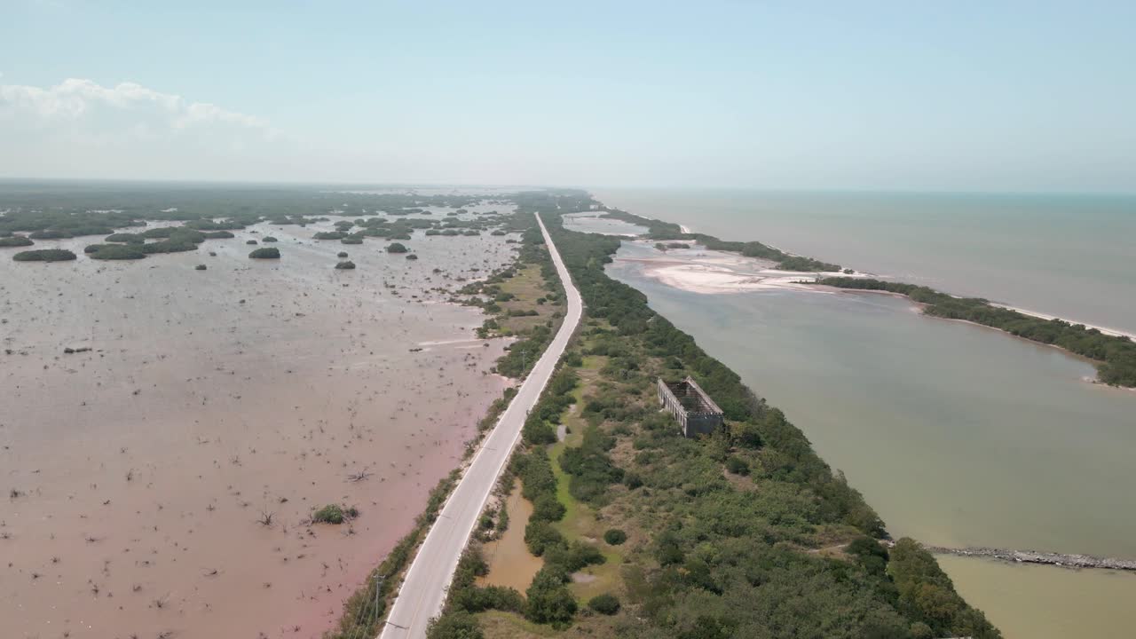 유카탄의 버려진 농장에 착륙