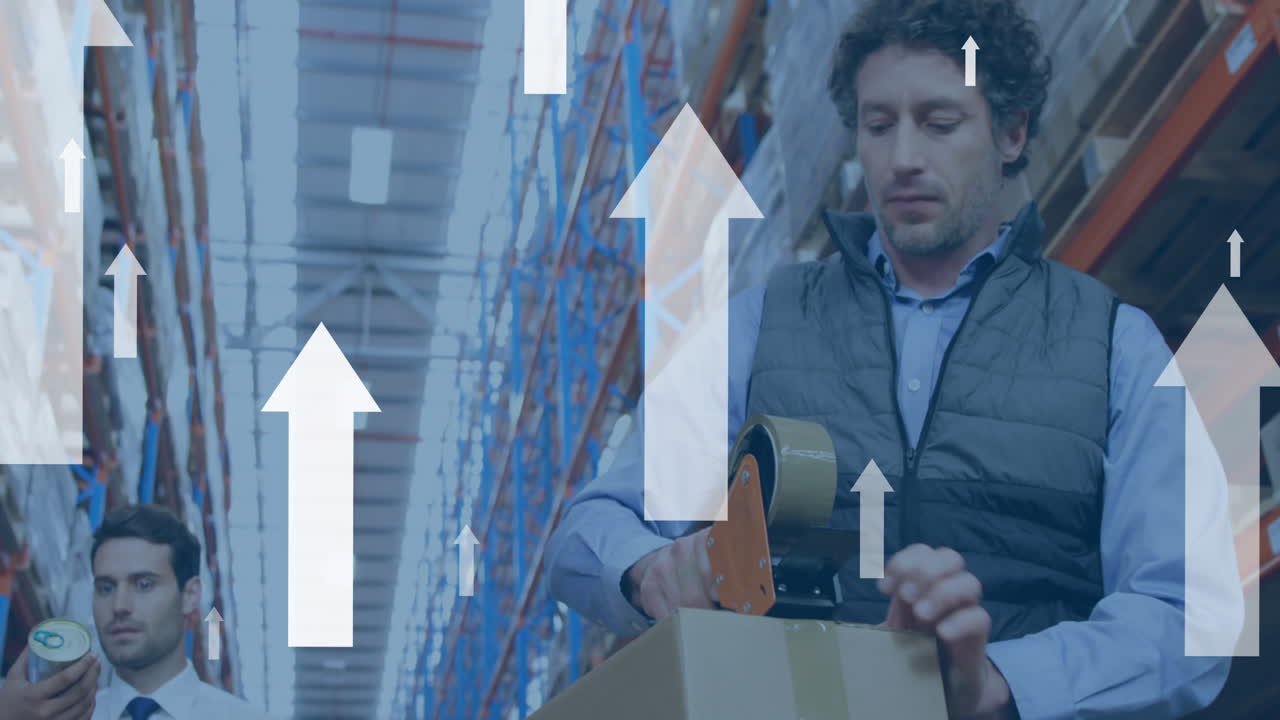 창고에서 일하는 다양한 사람들 위에 디지털 데이터 처리의 애니메이션