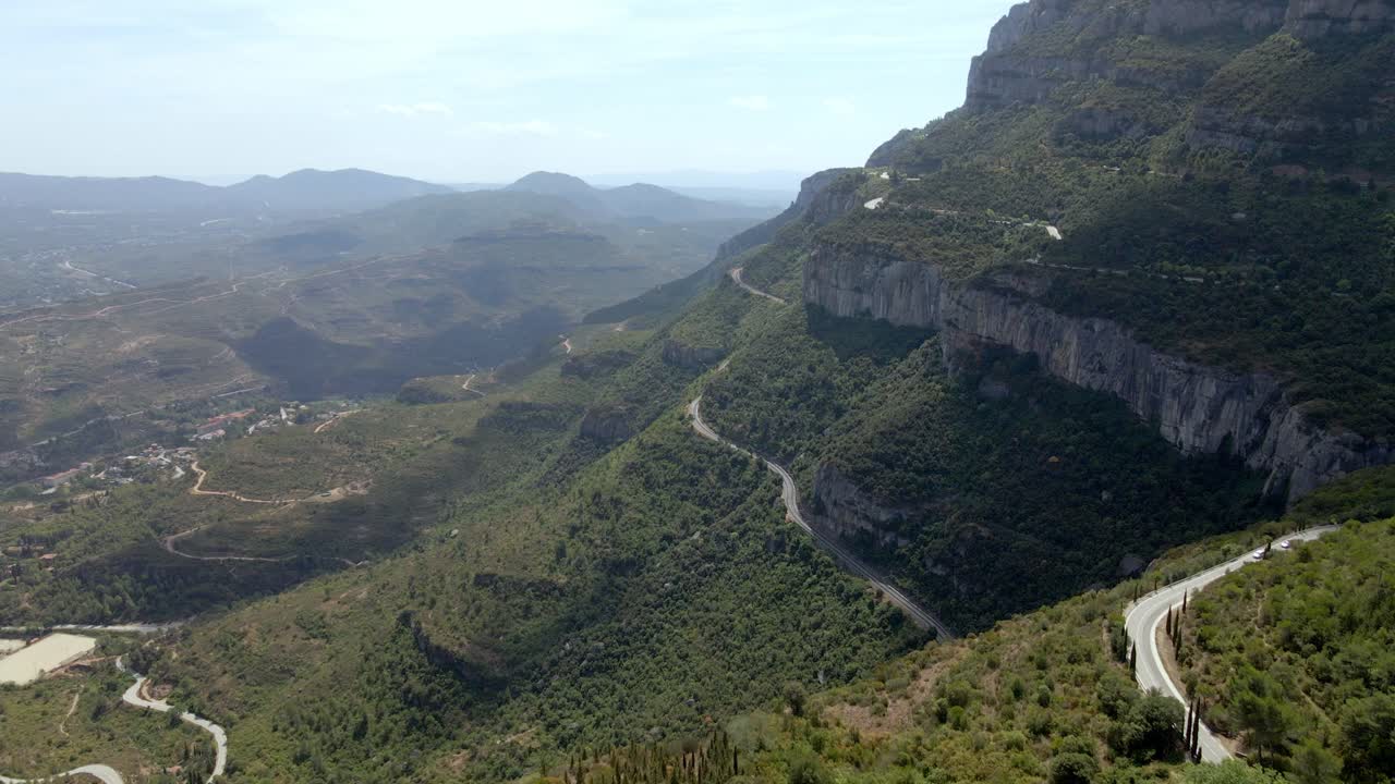 vistas aéreas de la cordillera de montserrat en cataluña
