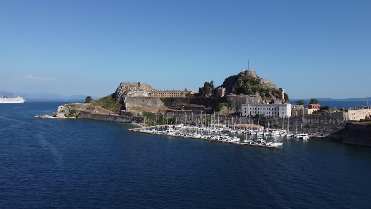 코르푸 섬 의 옛 도시 와 항구 와 함께 고대 요새 인 코르푸, 그리스