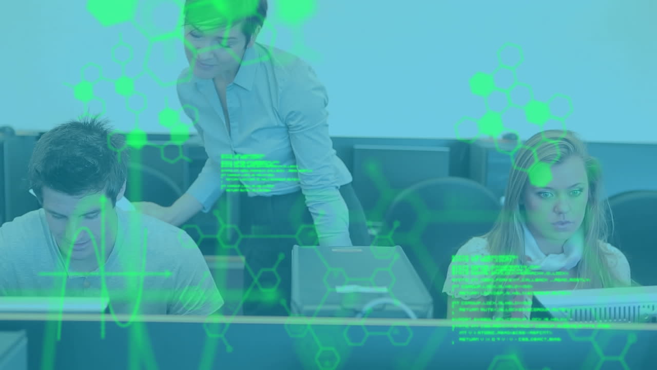 컴퓨터를 사용하는 학생 그룹에 대한 데이터 처리 애니메이션