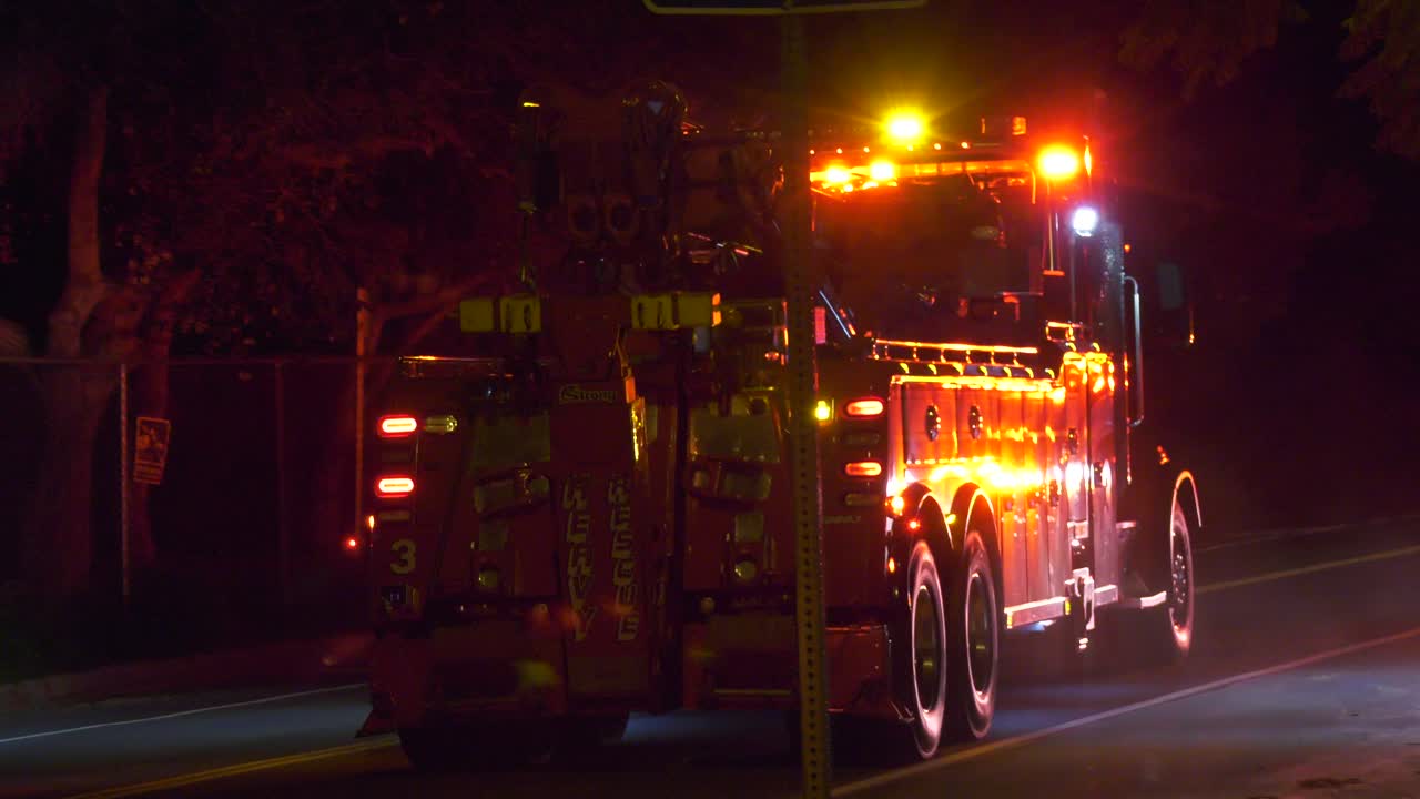 현장에 도착한 대형 구조 견인차