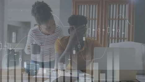 animación de procesamiento de datos financieros sobre una pareja afroamericana preocupada usando una computadora portátil