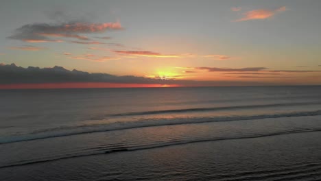 hermosa puesta de sol en pasamontañas en mauritus