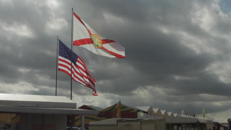 banderas ondeando sobre swap shop broward florida