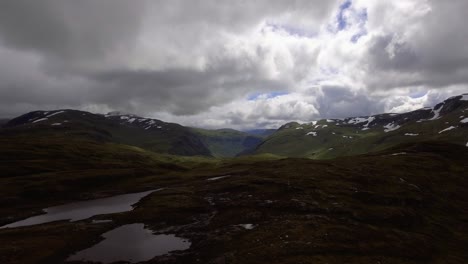 Luftaufnahme-Eines-Gebirgspasses-In-Norwegen