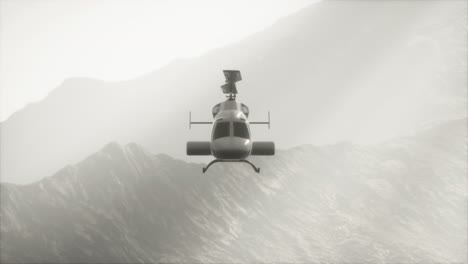 Extremer-Zeitlupenhubschrauber-In-Der-Nähe-Von-Bergen-Mit-Nebel