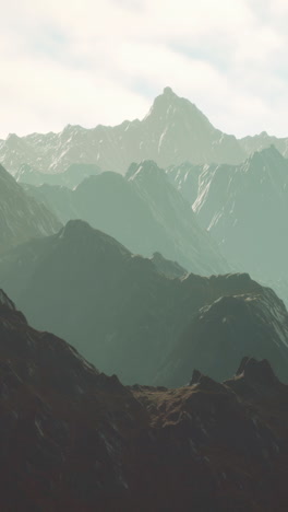 una vista impresionante de las montañas