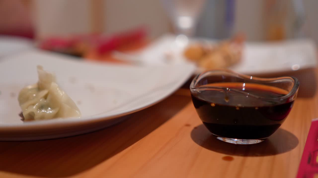 기오사 (gyosa) 와 쇼요 (shoyo) 를 비에 넣는다.