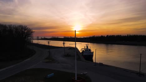 Spring-sun-setting-over-North-Muskegon-in-MI