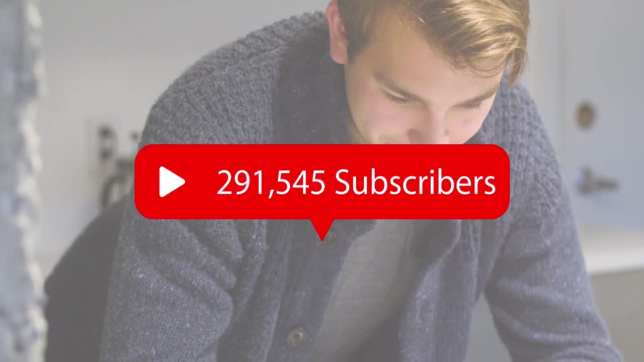 animación de iconos de los medios sobre un hombre caucásico feliz que usa un teléfono inteligente