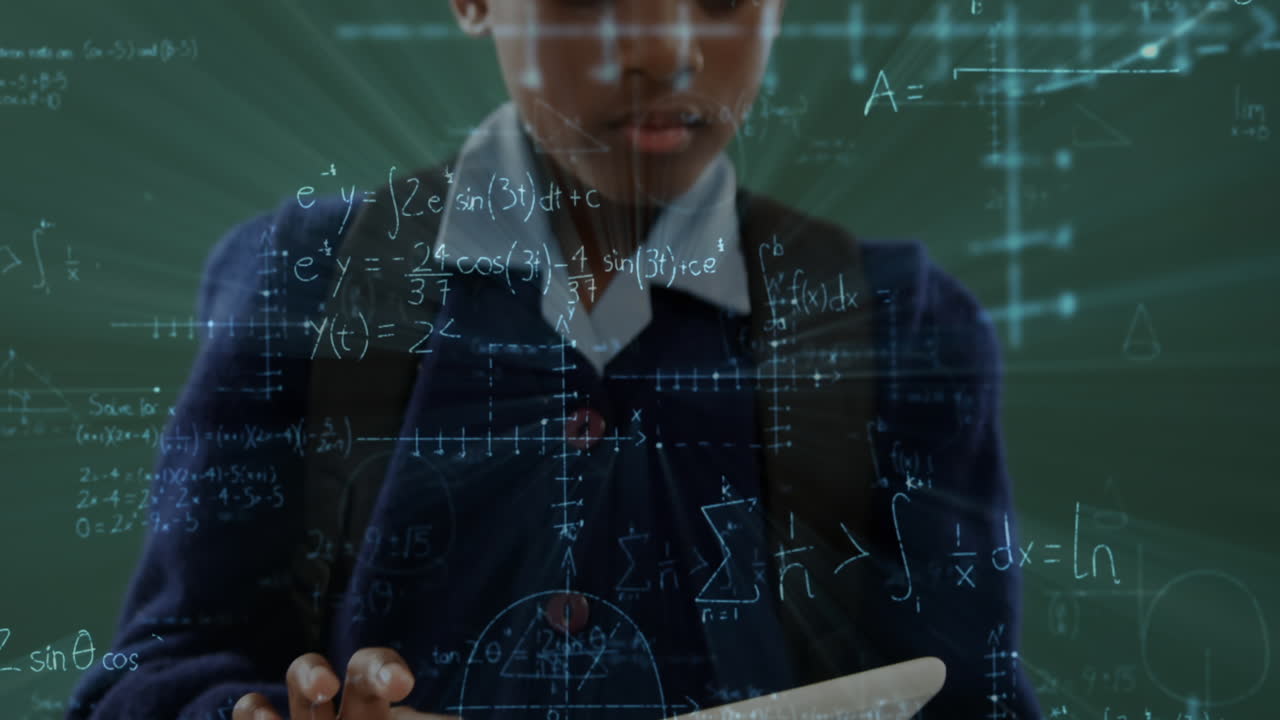 девочка с цифровым планшетом в классе 4к