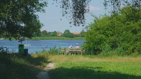 old-couple-siting-on-bench