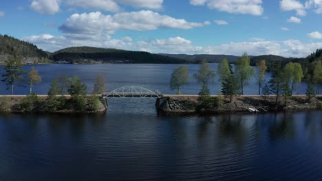 Rennradfahrer-Fahren-In-Der-Wunderschönen-Natur-In-Norwegen