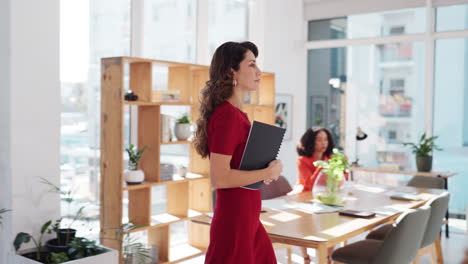mujeres en un entorno de oficina