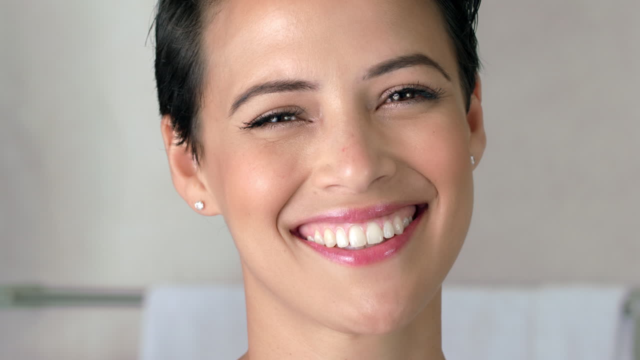 acentuando sus pestañas