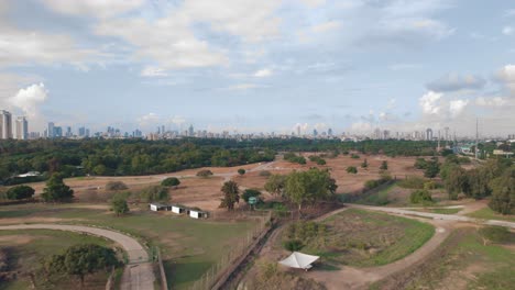 Safari-Ramat-Gan-Israel-Fly-Over-Mit-Der-Skyline-Von-Tel-Aviv-Und-Ramat-Gan-Im-Hintergrund-#006