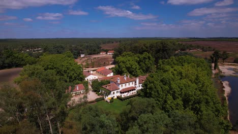 Revelan-Un-Gran-Espacio-Para-Eventos-Clásico-De-Alojamiento-Y-Desayuno-En-El-Campo-Rural-Portugués