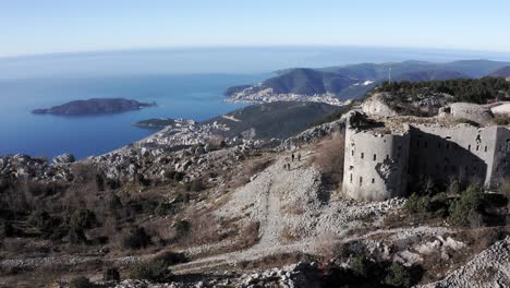 Antenne---Fort-Kosmac-Und-Die-Adria,-Montenegro,-Weit-Nach-Vorne-Geschossen