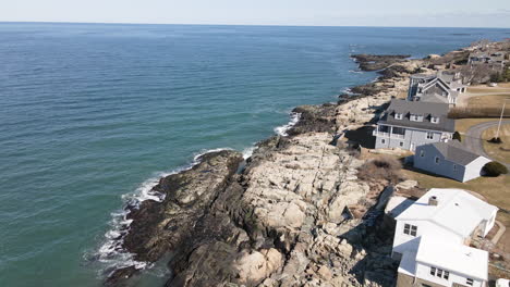 Drone-footage-of-properties-next-to-coast-in-Cohasset,-MA
