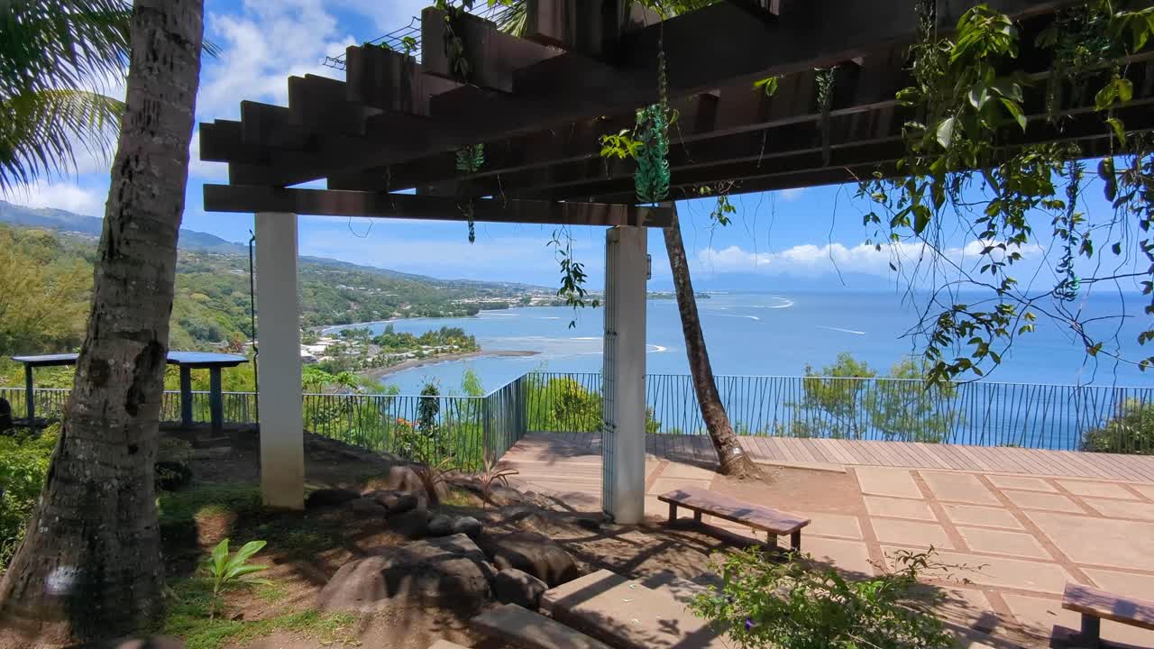Belvédère du Tahara'a viewpoint and gardens overlooking tropical island and ocean views in Tahiti, French Polynesia, South Pacific