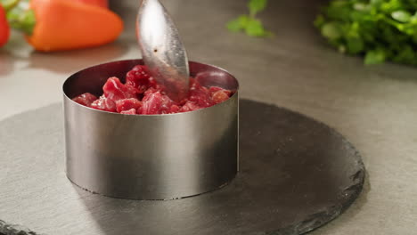 preparing beef patties