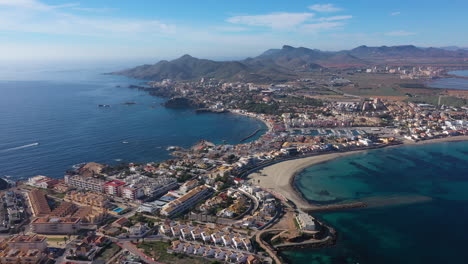 cabo palos españa vista aérea ciudad turística balneario playa de arena montañas