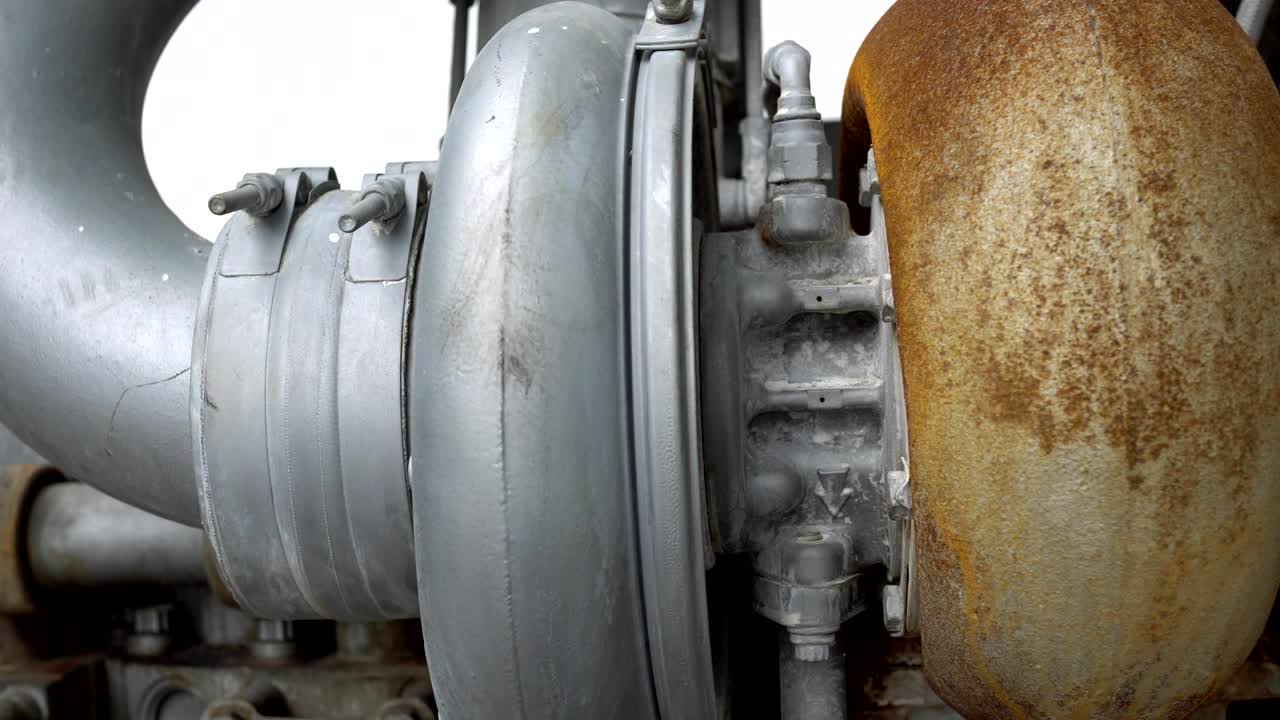 cerca de las partes del alternador sincrónico sin escobillas.