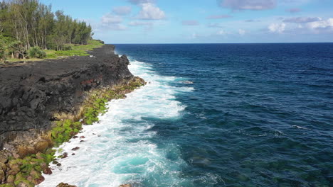 Luftbild-über-Die-Lavafelsen-Von-Cap-Mechant-Und-Die-Küste-Der-Insel-La-Réunion